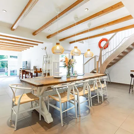 Strandhaus Huehnergott بيت للعطل